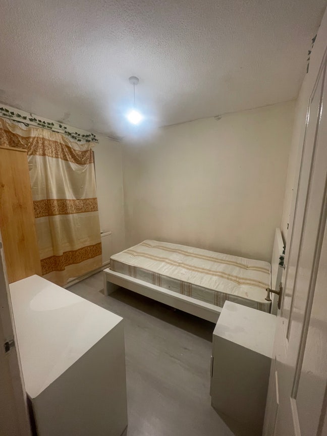 A nice room for rent in Lower Edmonton  Main Photo