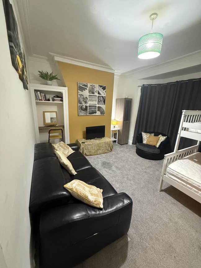 2 double rooms available in great location! Main Photo