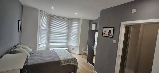 Rooms for rent/All bills and WIFI included in ME7 Main Photo