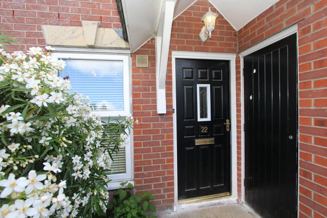Best Prices - 10 minutes walk to Canary Wharf!  Main Photo