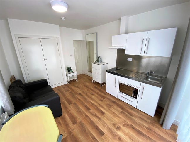 Stunning Self Contained Studio Main Photo