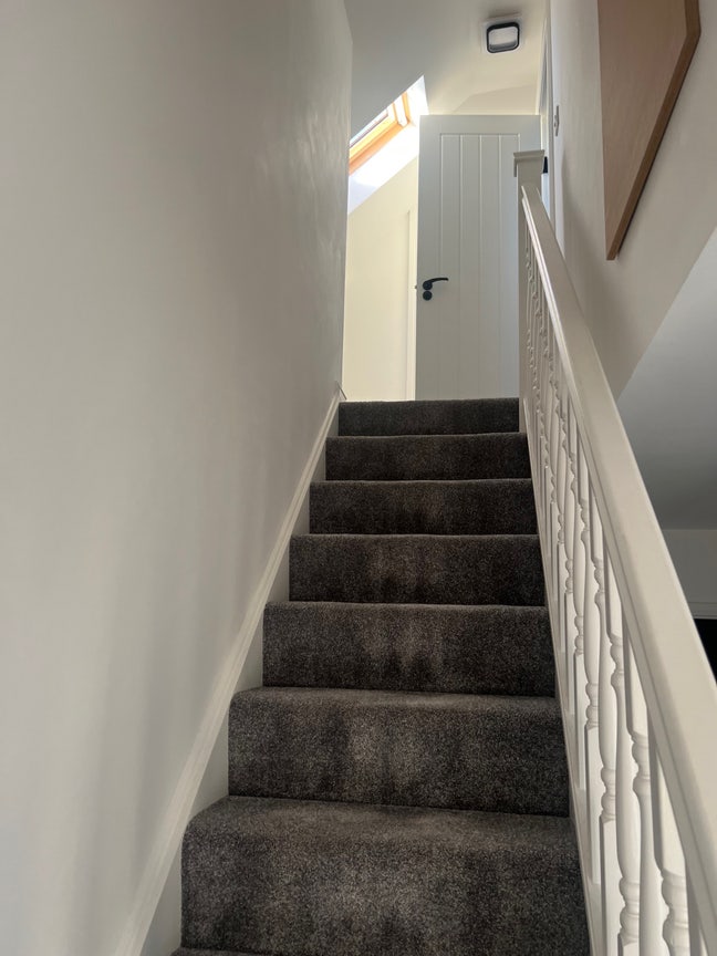 Attic room and en-suite  Main Photo