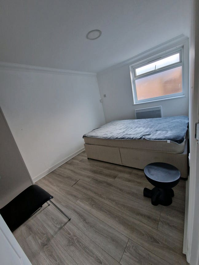 Clean & Quiet Room for Rent
 Main Photo