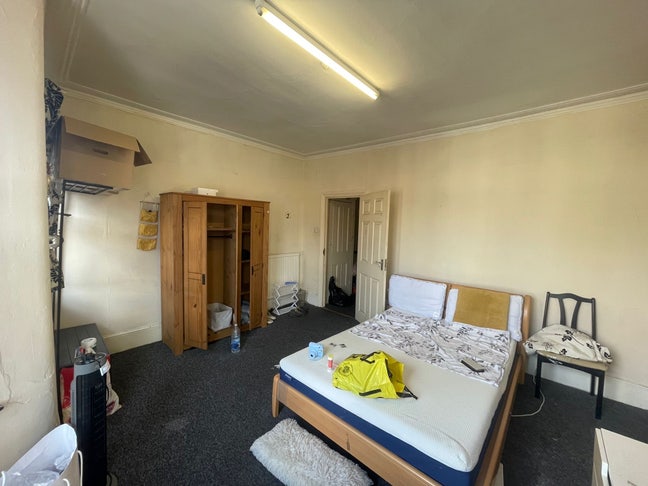 Large double room for rent Main Photo