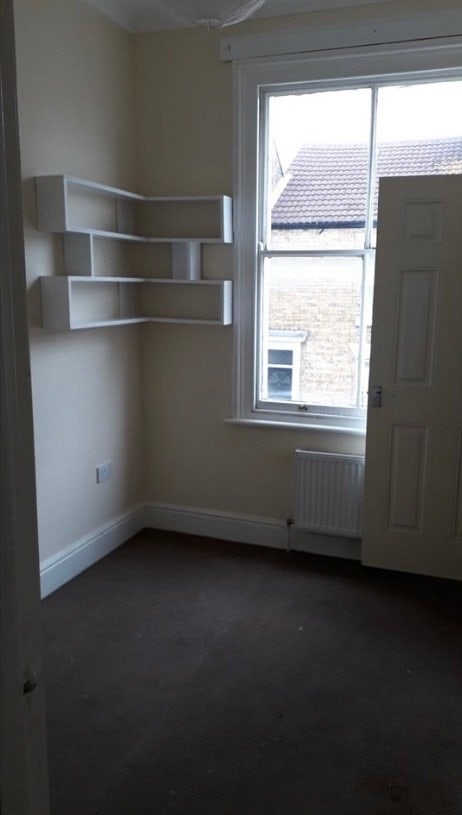 1 single bed in a 2 bed flat  Main Photo