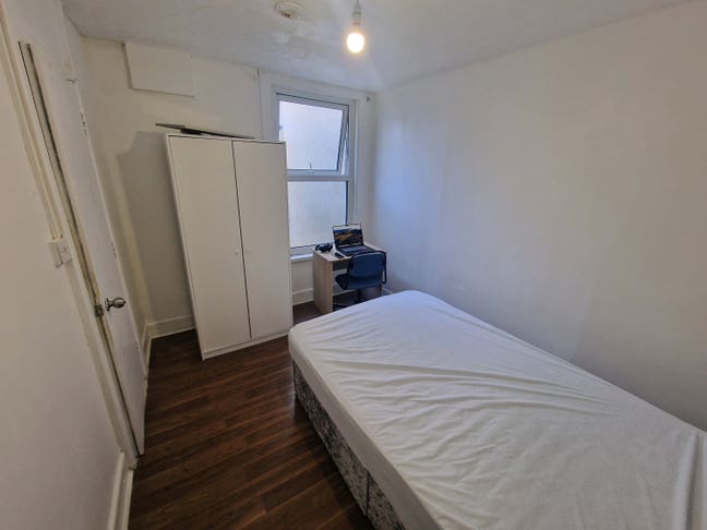 Last Rooms Avaiable Students Only  Main Photo