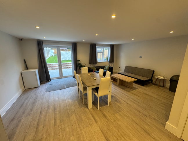 6 bedroom house share in Ongar  Main Photo