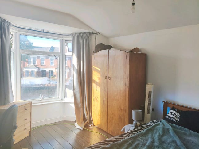 Double room for rent in spacious house Main Photo