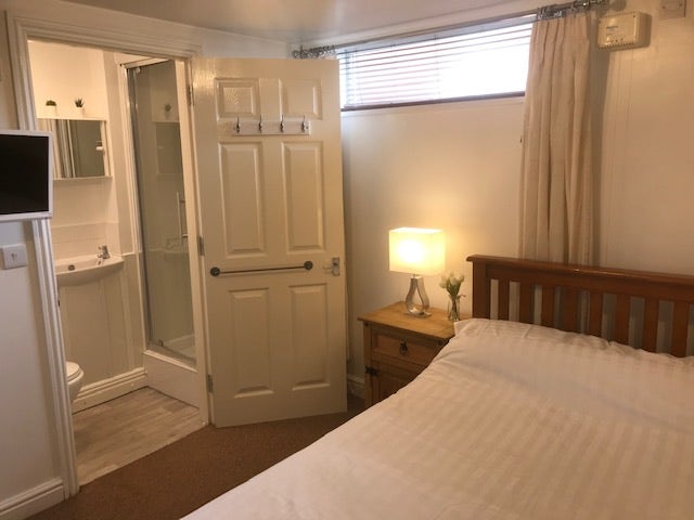 *Full En-Suite Room* All Bills inc * Evesham Town  Main Photo