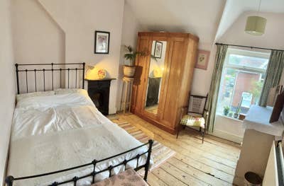 Lovely Double Room in Victorian Cottage Main Photo
