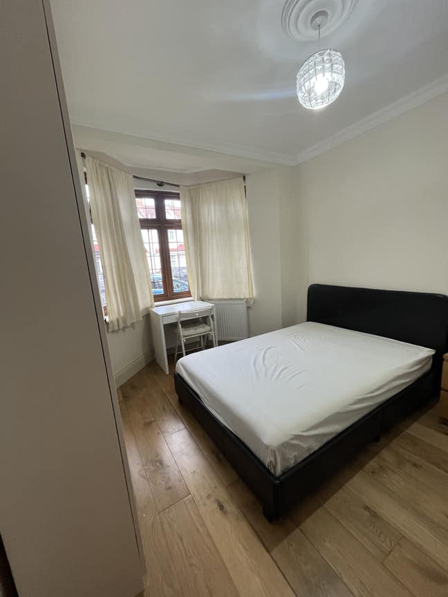 Ensuite room  Main Photo