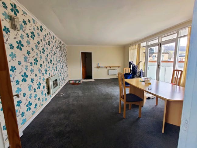 1 bed rom is available in this flat  Main Photo