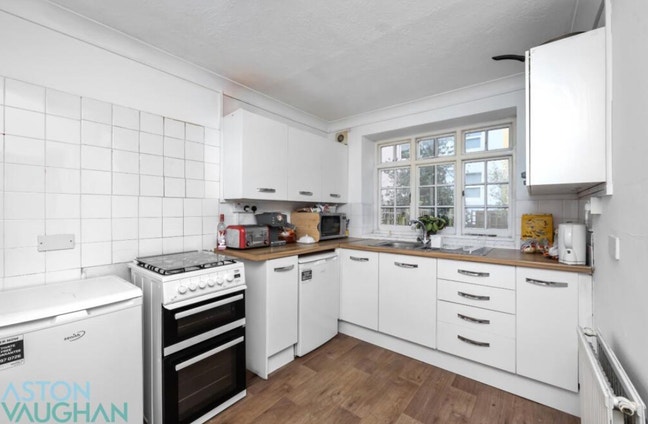 Urgently looking for flatmate Main Photo