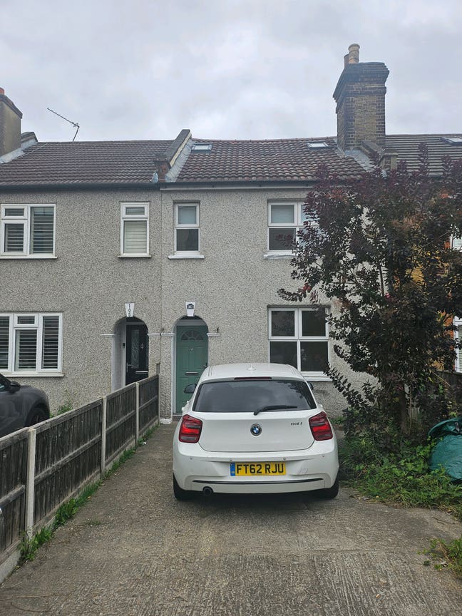 2 double bedrooms in 3 bed house available  Main Photo