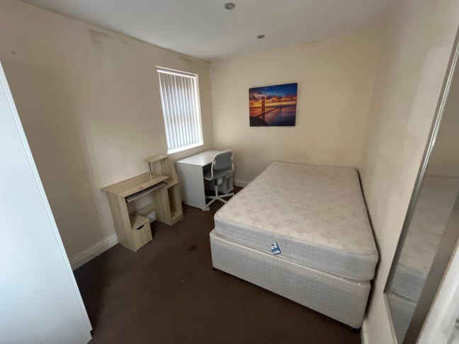 Looking for an addition to our cheap student house Main Photo