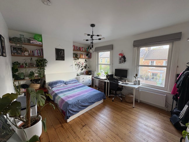 Large room in peckham with friendly house :) Main Photo