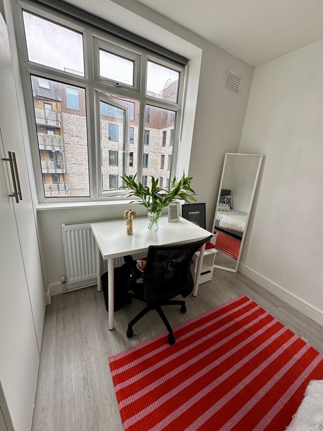 3 rooms-MOVE ASAP-Angel/King's Cr-All included Main Photo