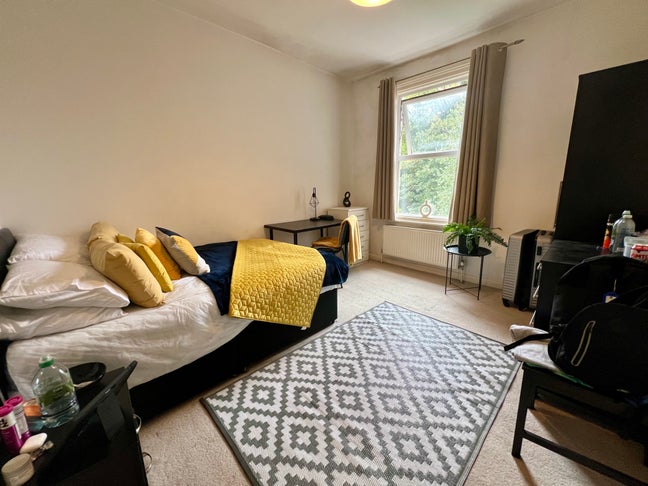 Modern House Share Main Photo