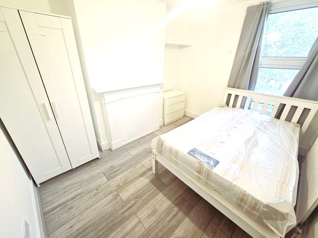 Modern Single Room Available – All Bills Included Main Photo