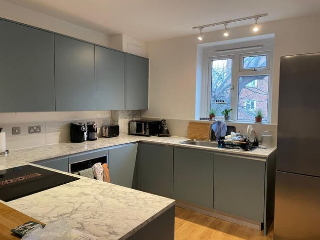 Stockwell - 2 Double Room Flat Available Main Photo