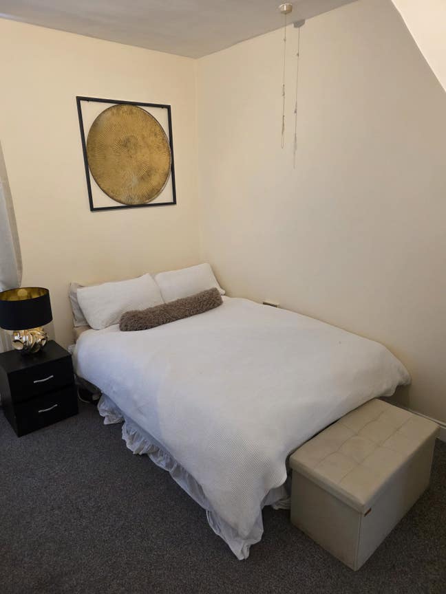 Large double room, bd4, £150 deposit bills incl Main Photo