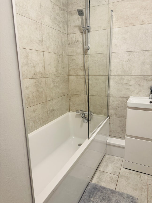 Furnished double bedroom at OX14 Main Photo