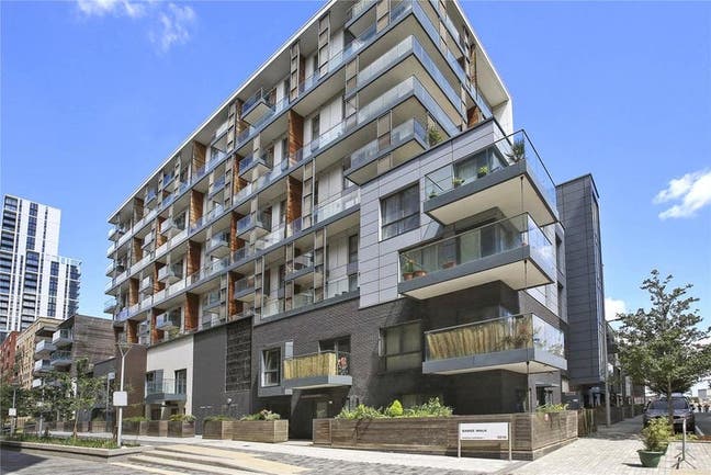 Spacious Dbl. En-suite w. balcony in N. Greenwhich Main Photo