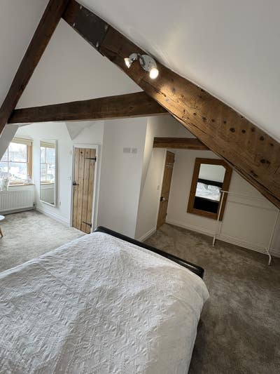 Large Room To Let With Living Area And En Suit Main Photo