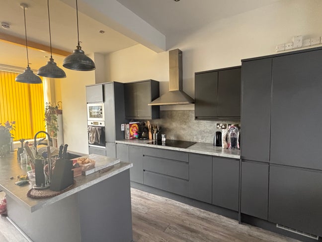 En-suite Room in Beautiful House! Main Photo