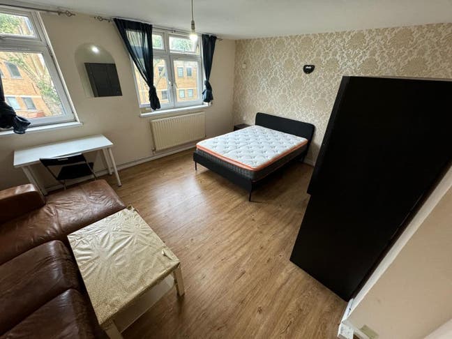 2 Doubles in 5 Bed Flat in Waterloo Main Photo