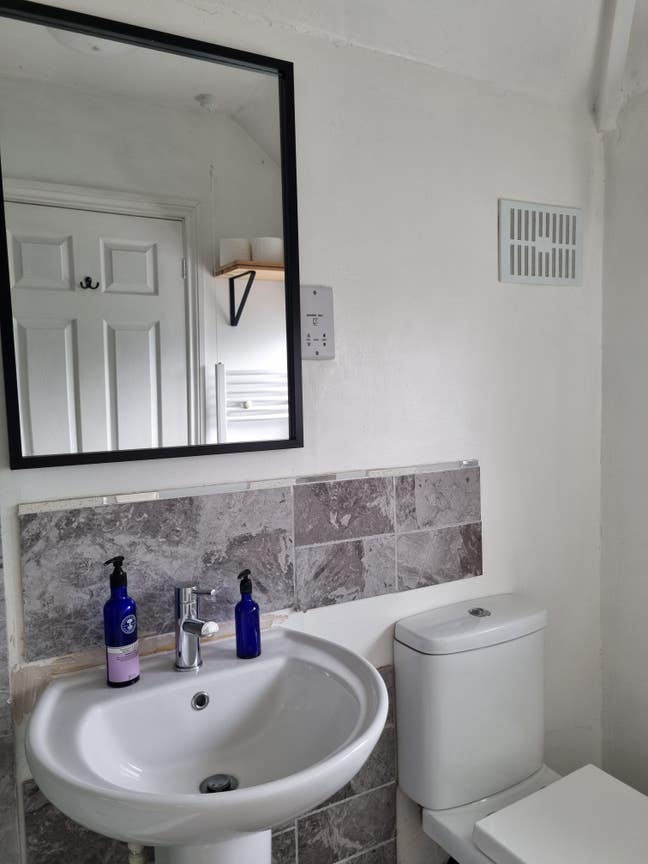 Lodger needed for a studio style living Available  Main Photo
