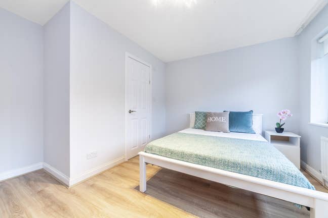 En-suite Room near Mitcham Station! Main Photo