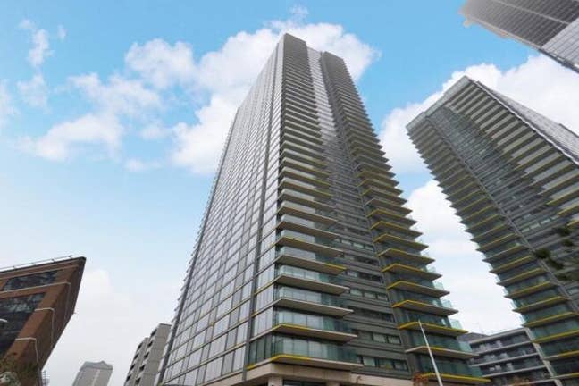 Double Room in 3Bed Flat *Walk to Canary Wharf Main Photo