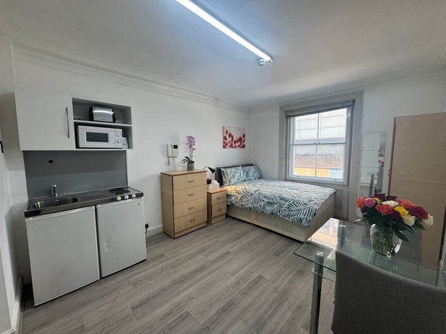Studio Flat with AC in South Kensington SW7 Main Photo