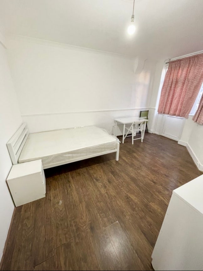 Big Double Room For Couple Near Upton Park Avl Now Main Photo