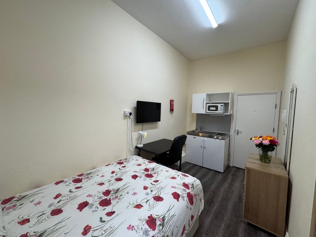 Double Studio with Ensuite Shower in SW7  Main Photo