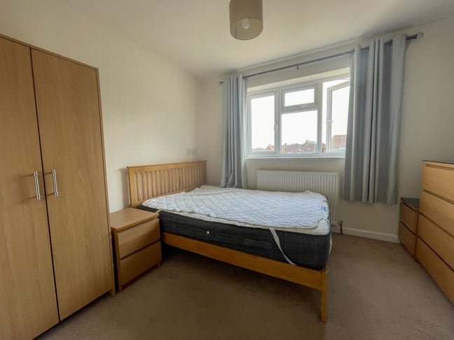 Affordable Shared House for Young Pros 🏡 Main Photo