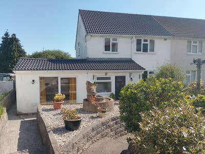 Single bed in a double size  oom in a family home  Main Photo