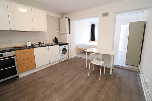 2 Min Away from Central Line! Large Studio!  Main Photo