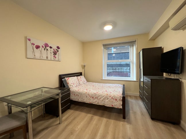 AIr-Conditioned Double Studio in SW7  Main Photo