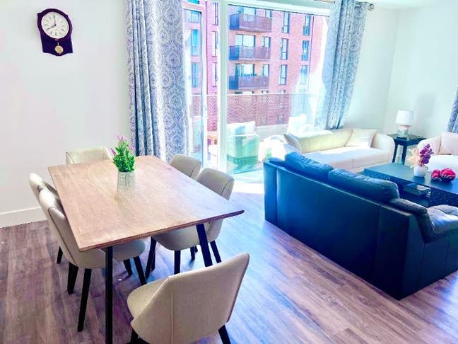 Stunning Brand-New Double Room in Canary Wharf  Main Photo