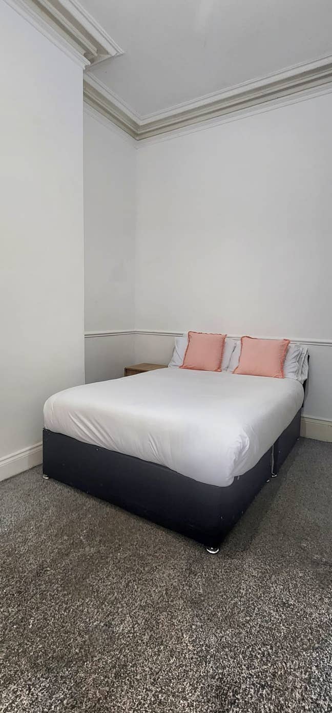 Large double furnished room, close the town center Main Photo