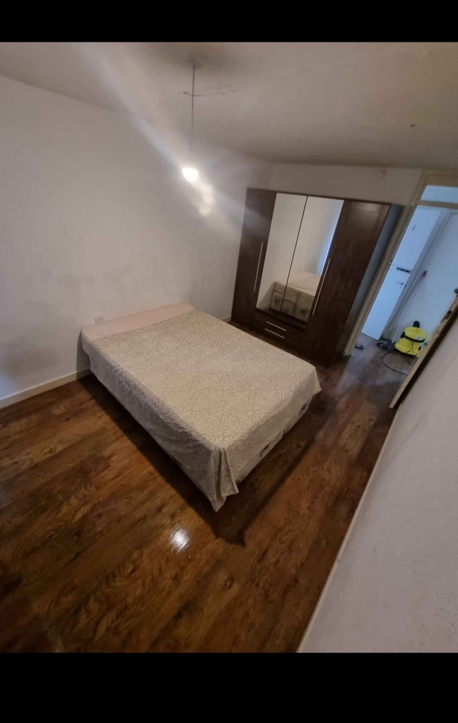 Shared Room for one person only  Main Photo