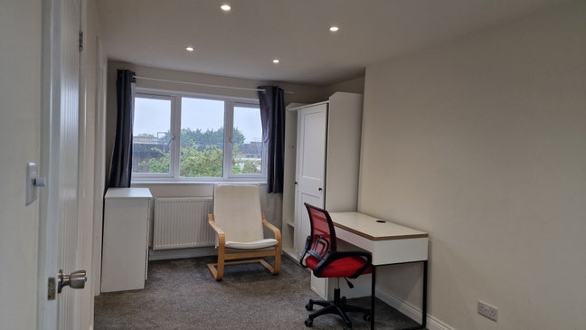 Double en suite room freshly renovated  Main Photo