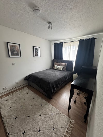 Double room in beautiful house - Earsfield  Main Photo