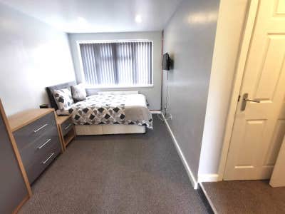 ** Large En Suites QE Hospital - No Bills To Pay! Main Photo
