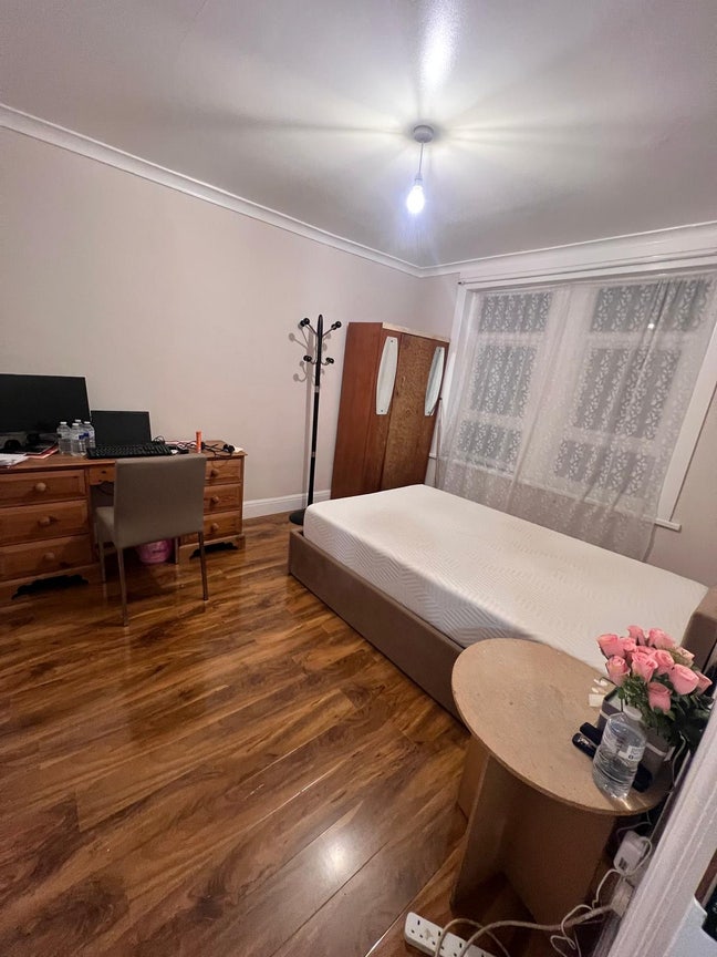 Three Rooms Available  Main Photo