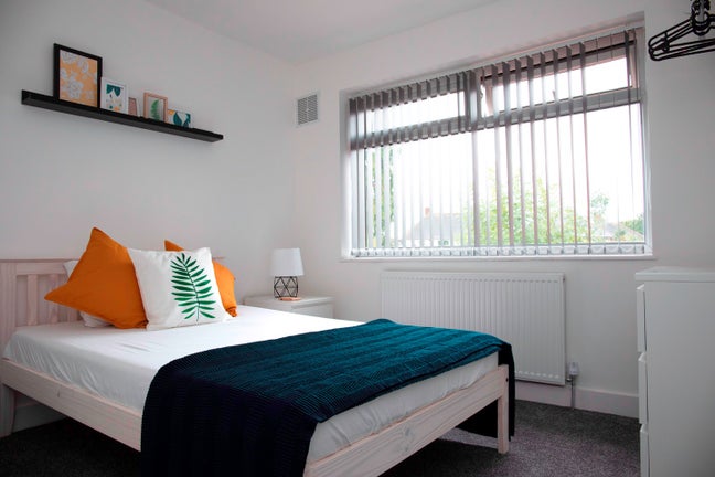 ** Lovely Modern Room Solihull - No Bills to Pay! Main Photo