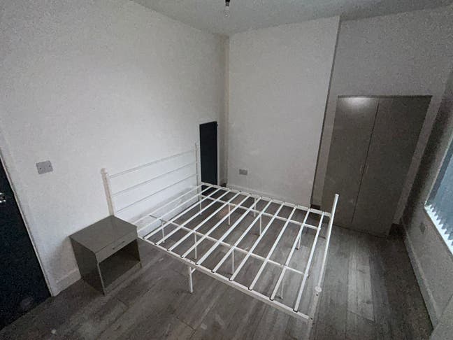 Refurbished Double Rooms, DY1 Main Photo