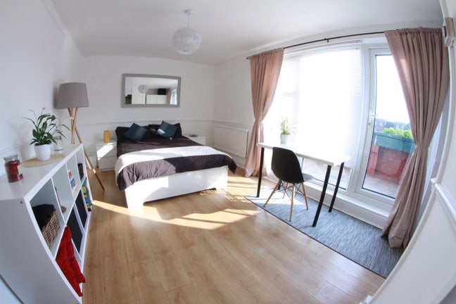 Large Double Room Holloway N7 All Bills Inc Main Photo